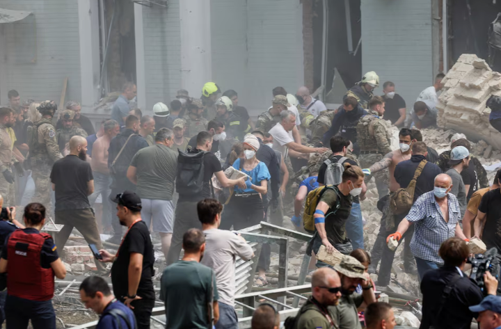 اوکرایني چارواکي وايي، چې د ماشومانو پر روغتون د روسیې توغندیز برید ۲۹ کسان وژلي دي