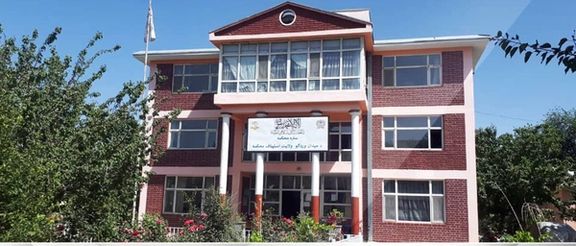 طالبانو په میدان وردګو کې يو کس ته د غلا په تور ۳۹ دُرې تعزيري سزا ورکړې