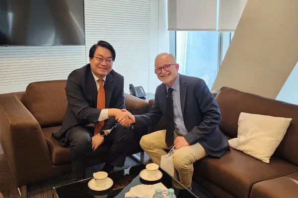 د جنوبي کوریا شارژدافیر او ریچارډ بېنېټ د افغانستان د بشري حقونو پر وضعیت غږېدلي