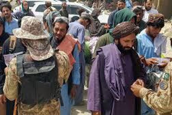 پاکستان ۲۳۰ تنه افغانان تر زنداني کېدو وروسته افغانستان ته ستانه کړي