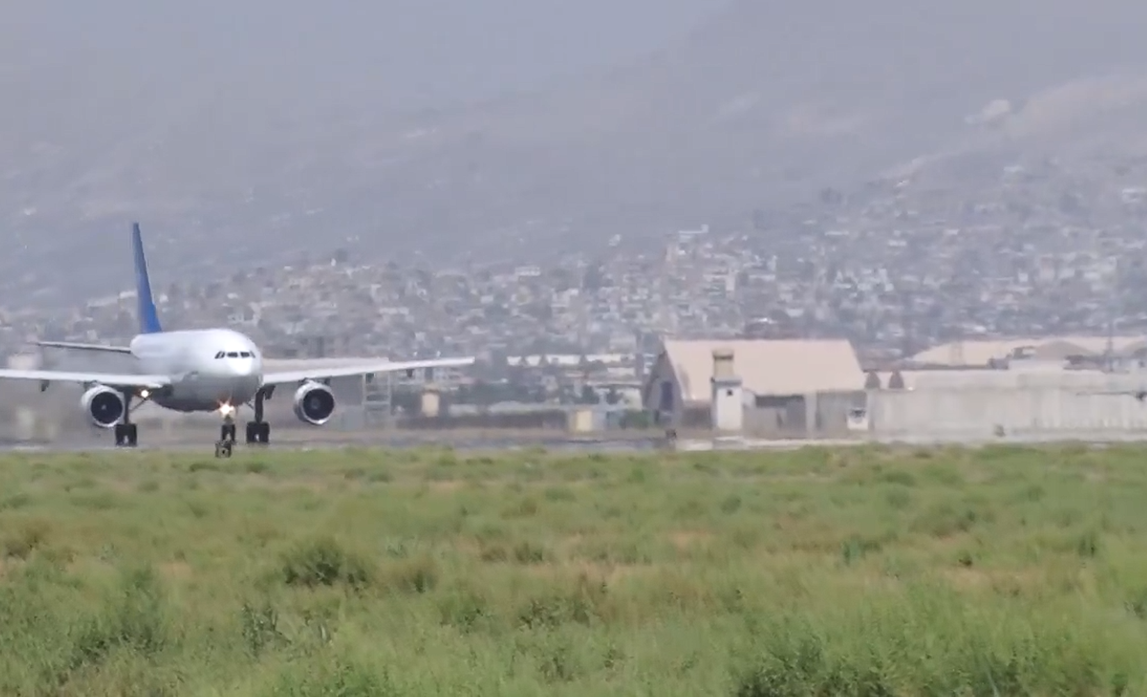 د طالبانو هوايي چلند وزارت: ۱۰ نړیوال هوايي شرکتونه افغانستان ته منظمې الوتنې کوي