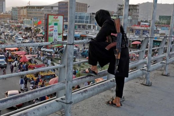 طالبان ۱۵ نفر را در کابل به اتهام فروش مواد نشئهآور شلاق زد