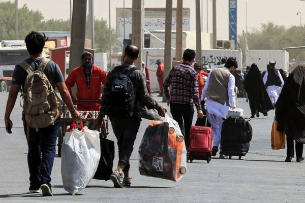 ایران نه د اېستل شویو افغانانو بېبرخلیکه وضعیت؛ «نجونې د زدهکړو محرومیت ته خپه دي»