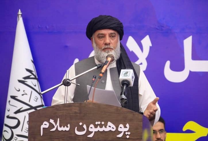 افغانستان د کډوالۍ څپو کې؛ نورالدین عزیزي وایي، استبداد او سیاسي ظلمونه یې اصلي لاملونه دي