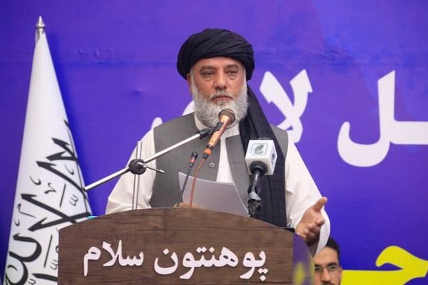 افغانستان د کډوالۍ څپو کې؛ نورالدین عزیزي وایي، استبداد او سیاسي ظلمونه یې اصلي لاملونه دي