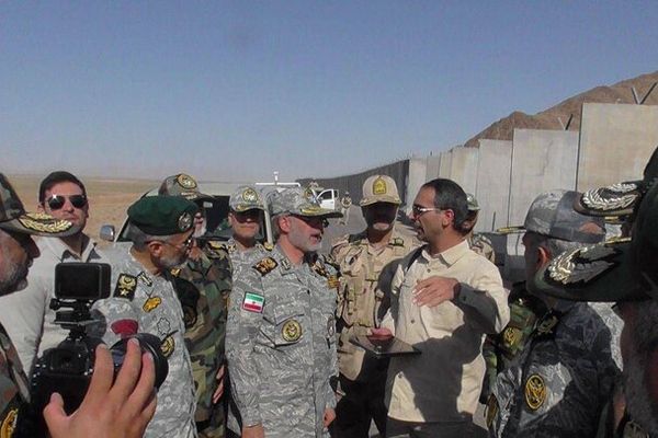 فرمانده کل ارتش ایران از طرح مسدودسازی مرز با افغانستان دیدار کرد