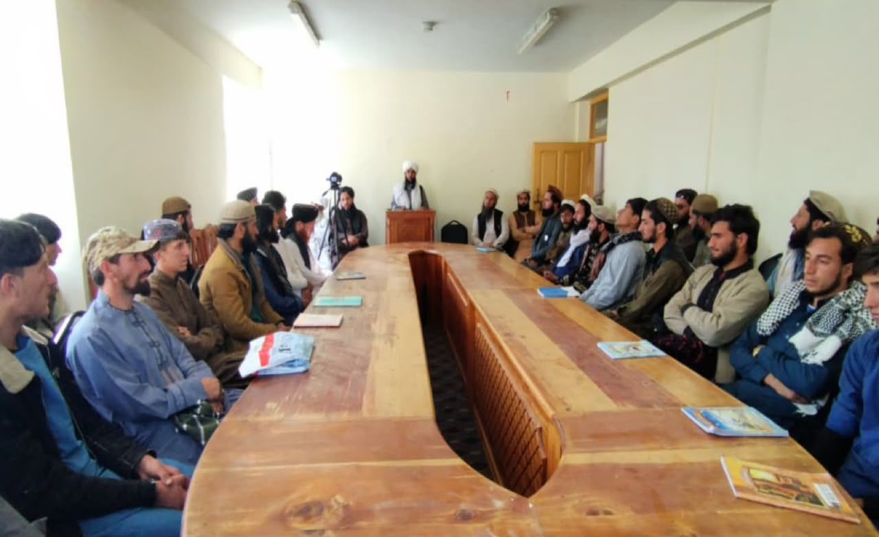 د ځوانانو لپاره د طالبانو ښوونیز پروګرامونه؛ د نجونو پر زده‌کړو لا هم بندیز