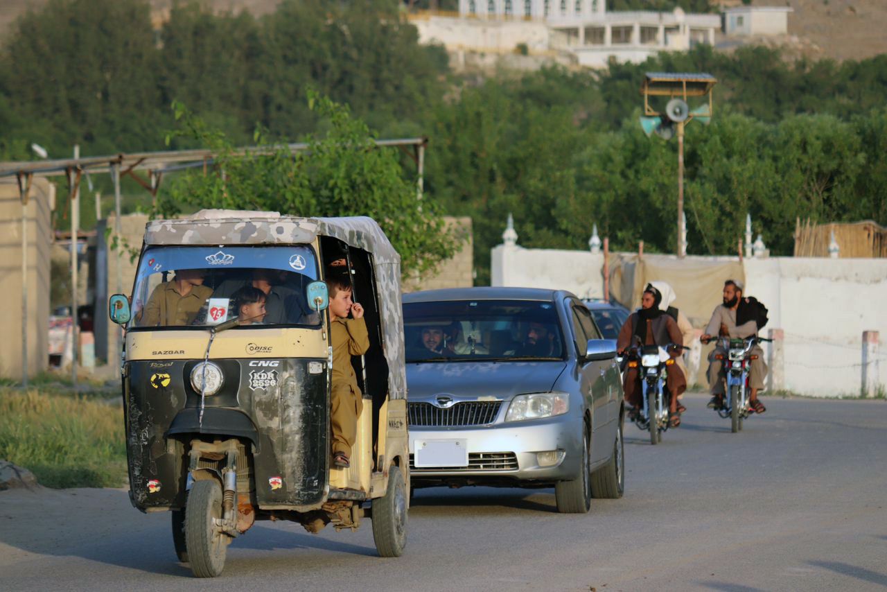 د ارغنداب ولسوالۍ عمومي لاره، چې خلک تګ راتګ پرې کوي