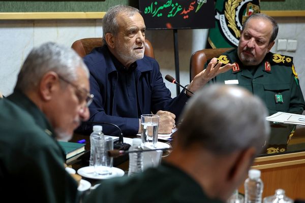 ایران اینترنشنال: پزشکیان به دلیل «تسلط کامل فرماندهان سپاه بر اداره کشور» استعفا کرد