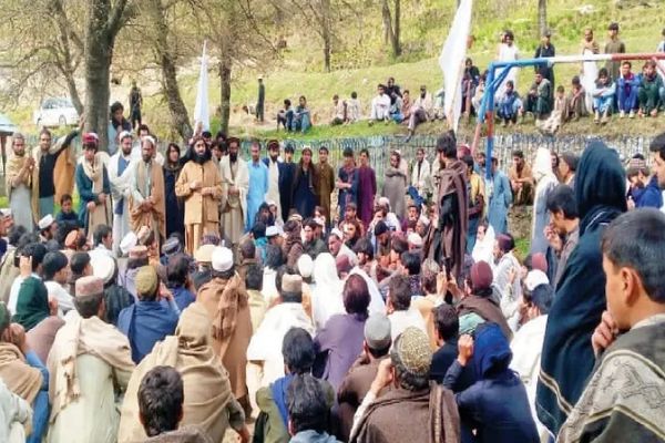 د تېرا اوسېدونکو د مرستو په برخه کې د پاکستان حکومت د کړو ژمنو د ځنډ له امله لاریون کړی