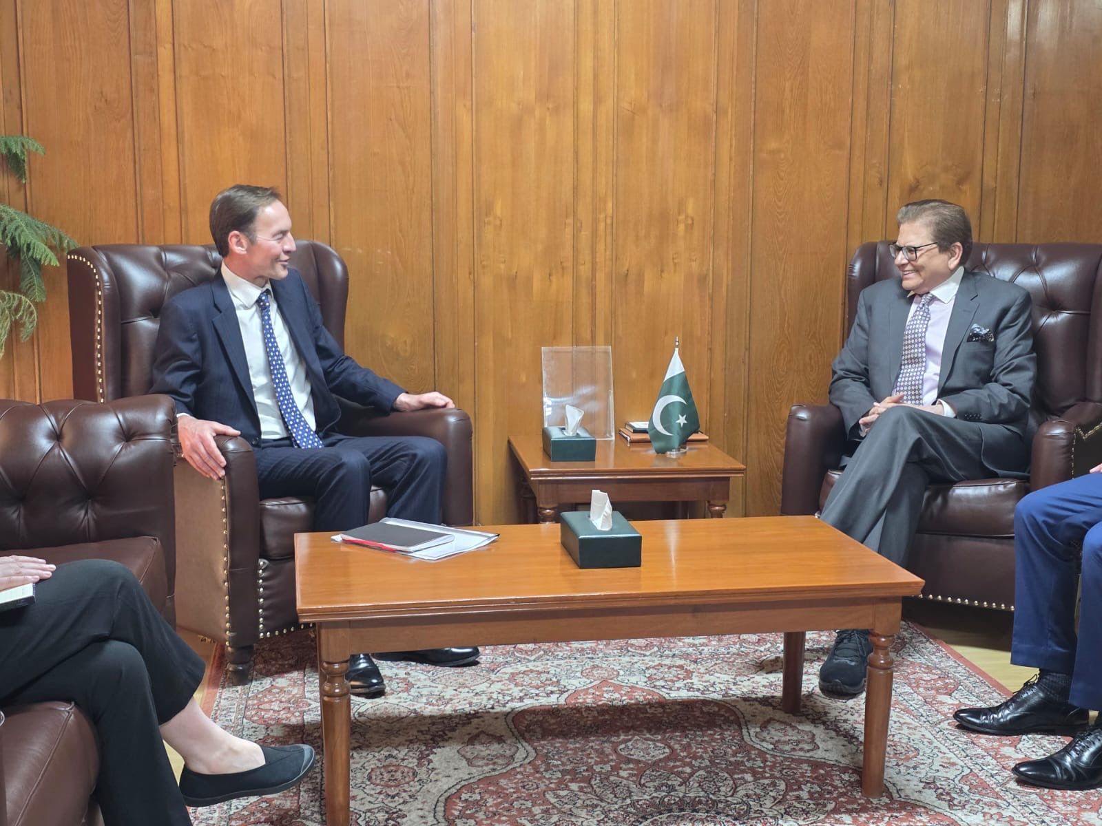 محمد صادق او ریچارډ لېنډسي د افغانستان او سیمې پر حالاتو غږېدلي