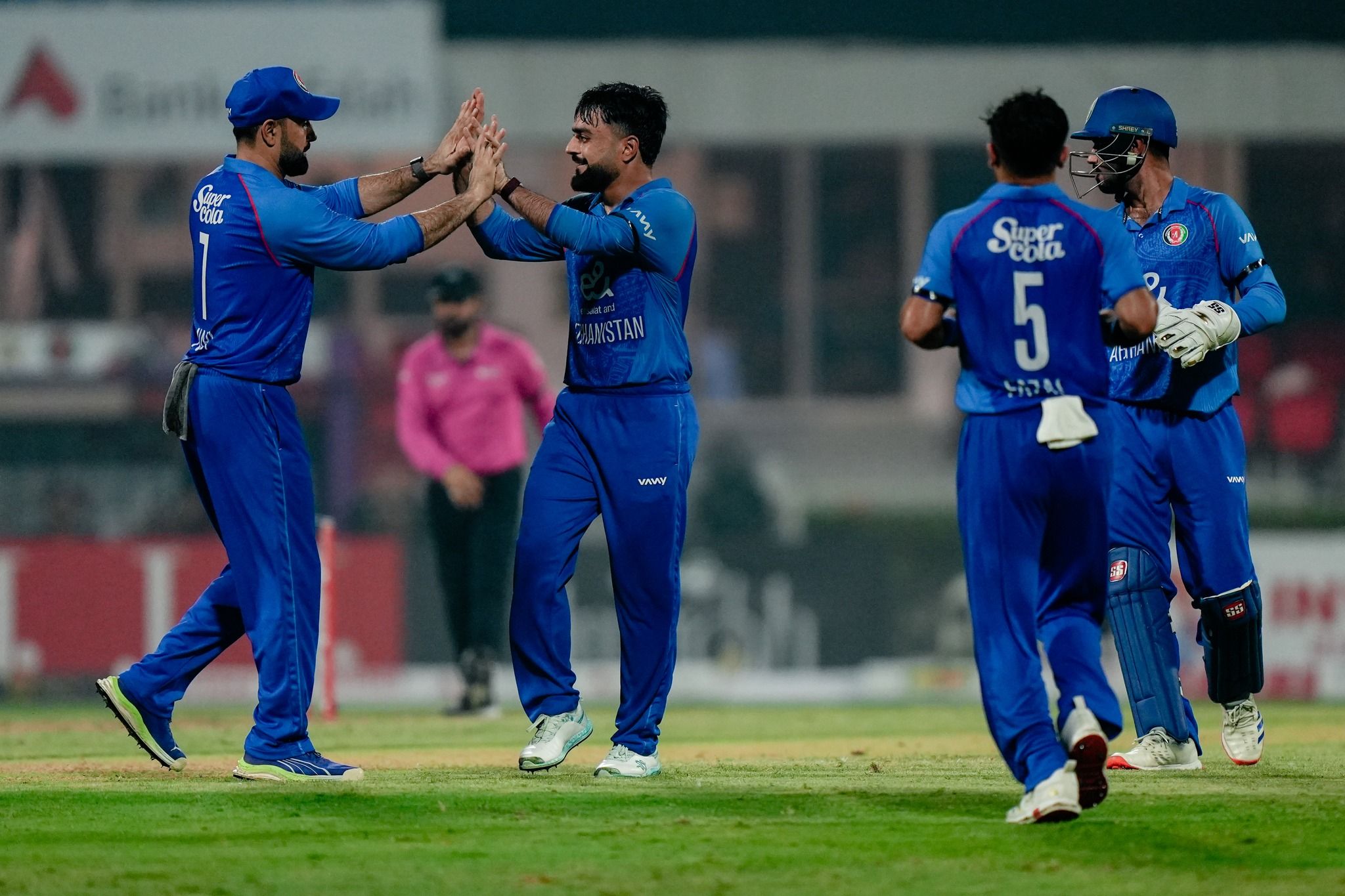 د کرېکټ ملي لوبغاړي عظمت الله عمرزي د تېرماښام بریا د زلزله‌ځپلو په نوم کړه