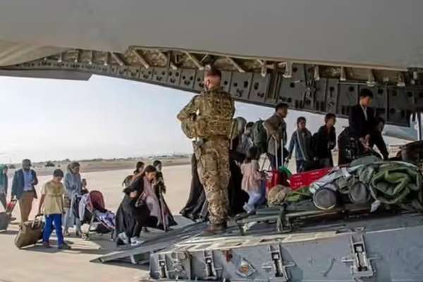 د برېتانیا پخواني همکار سرتېري: له څلورو کلونو راهیسې په وېره او ناڅرګندتیا کې ژوند کوو