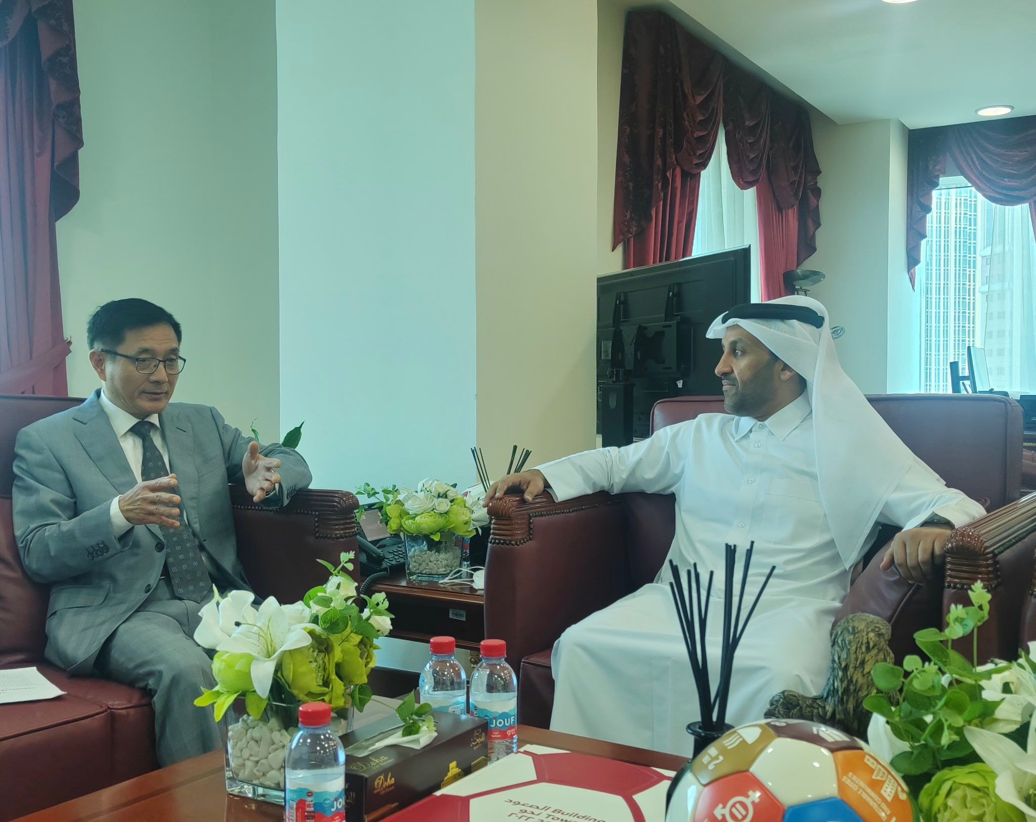 نماینده چین برای افغانستان از دیدار با مقامات قطر، پاکستان و طالبان در دوحه خبر داد