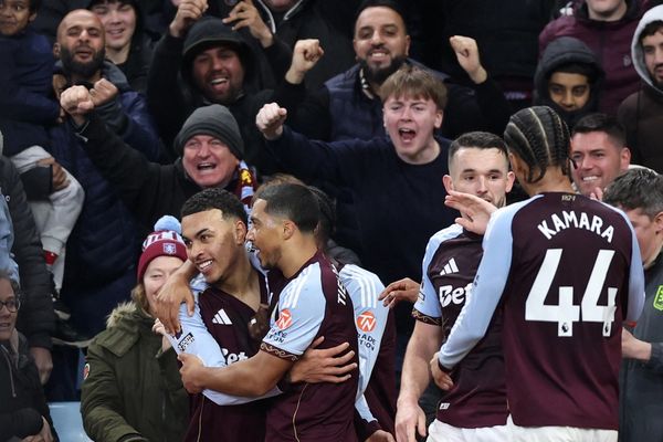 با پیروزی استون ویلا برابر منچستریونایتد، تنور رقابت برای صدرنشینی لیگ برتر گرمتر شد