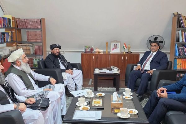 قرغزستان کې د طالبانو او هند سفیرانو د اقتصادي او سوداګریزو همکاریو په اړه خبرې کړې دي