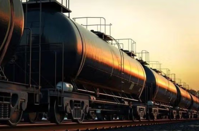 مسؤول إيراني يعلن بدء تصدير الوقود الروسي إلى أفغانستان عبر الأراضي الإيرانية