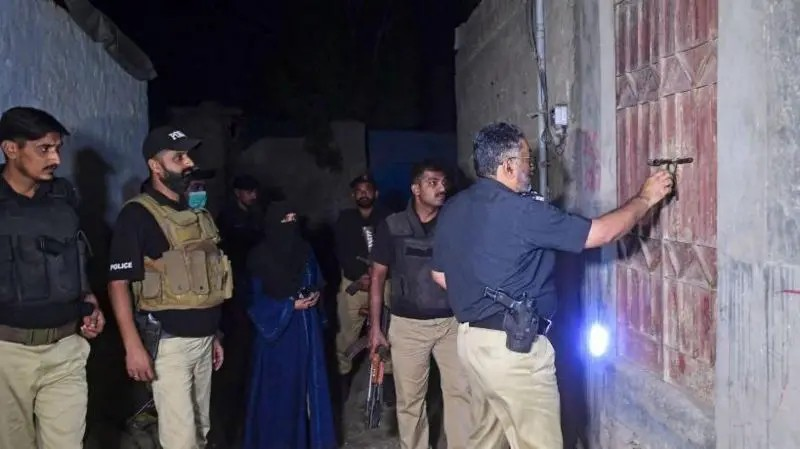 پاکستان کې مېشت افغان زده‌کړیالان: تحصیلي ویزې بندې دي، د اېستلو له ګواښ سره مخ یو