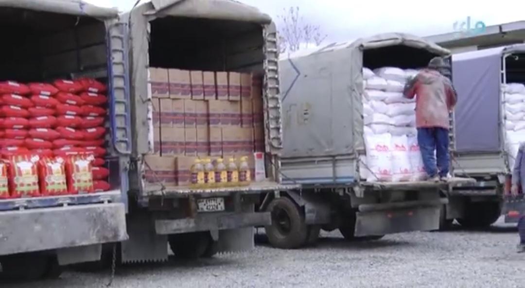 یوه افغان سوداګر د سېلاب ځپلو سره ۲۰ ټنه خوارکي توکي مرسته کړې