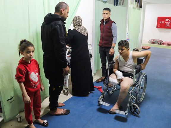 تنکی فلسطینی ځوان رمضان بسال، د اسراییلو په برید کې یې یوه پښه پرې شوې او اوس د غزې سویل په رفح اروپاپي روغتون کې تر درملنې لاندې دی.