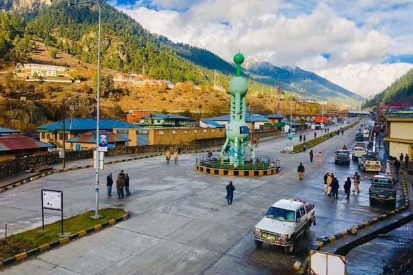 په نورستان کې د یوې ټرافیکي پېښې له امله دوه کسان مړه او ۶ نور ټپیان شول