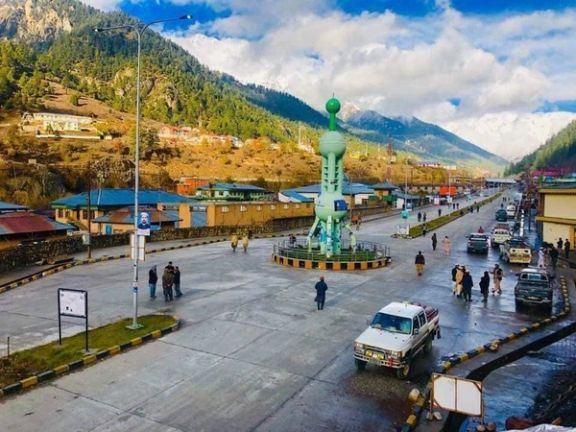 په نورستان کې د یوې ټرافیکي پېښې له امله دوه کسان مړه او ۶ نور ټپیان شول