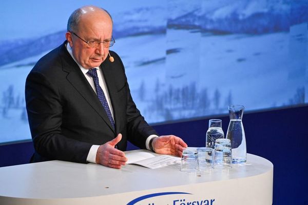 اروپايي کمېشنر: د پوځ له لارې د ګرینلنډ نیول به د ناټو د پای په معنا وي