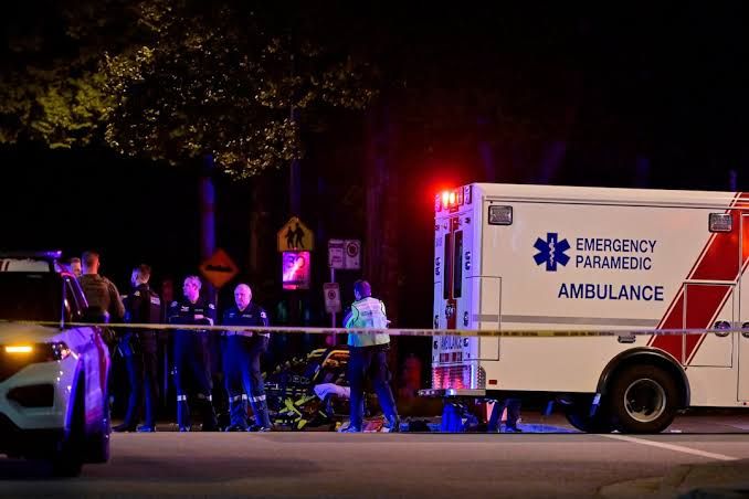 د کاناډا په ونکوور کې یو موټر د جشن په مراسمو ورننوتی او مرګ ژوبله یې اړولې