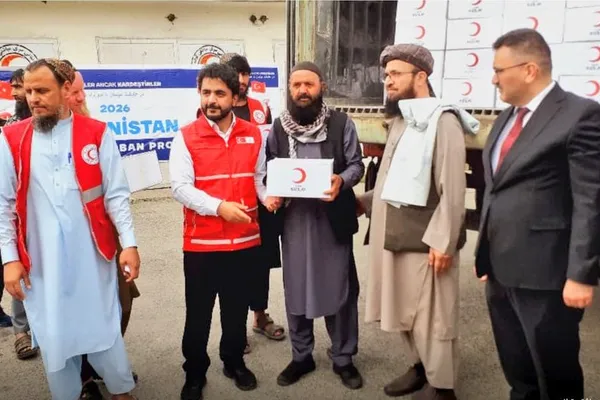 د ترکیې دوو بنسټونو په کابل کې پر ۲ زره اړمنو کورنیو ۱۰ ټُنه د قربانۍ غوښه ووېشله