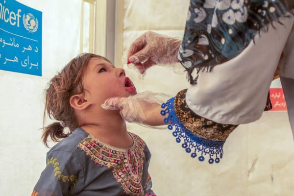 انطلاق جولة جديدة من التطعيم ضد شلل الأطفال في أفغانستان