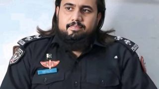 د خیبر پښتونخوا د پولیسو یو مشر د طالبانو ددفاع وزیر ملا یعقوب د انځور له امله ګوښه شوی