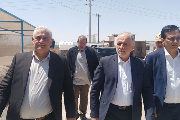د ایران د عدلیې وزیر: له افغان کډوالو سره ناوړه چلند د قانون له مخې تعقیبيږي
