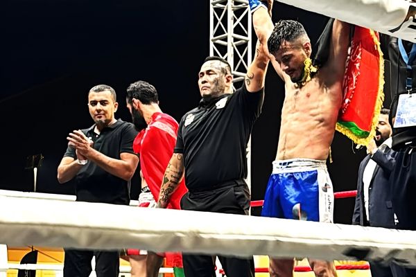 با دومین پیروزی مقابل البلوچی؛ جمال عزیزی کمربند قهرمانی سازمان «FFC» را کسب کرد