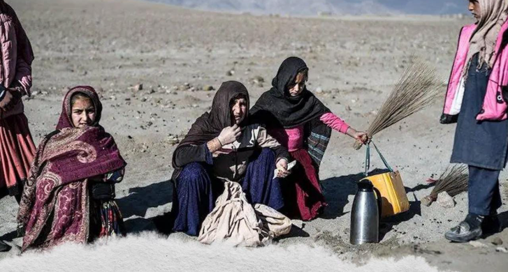 په افغانستان کې ۳.۱ مېلیونه کسان د وچکالۍ، فقر او طبیعي پېښو له امله بې‌ځایه شوي