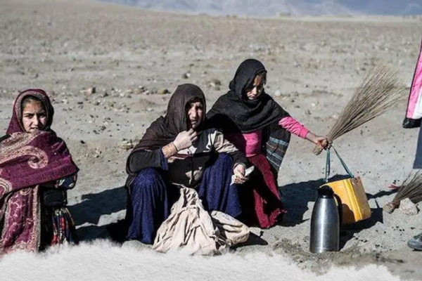 په افغانستان کې ۳.۱ مېلیونه کسان د وچکالۍ، فقر او طبیعي پېښو له امله بېځایه شوي