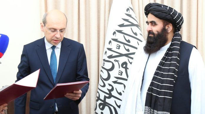 کارینګي پولیټیکا: ولې روسیې طالبان په رسمیت وپېژندل؟