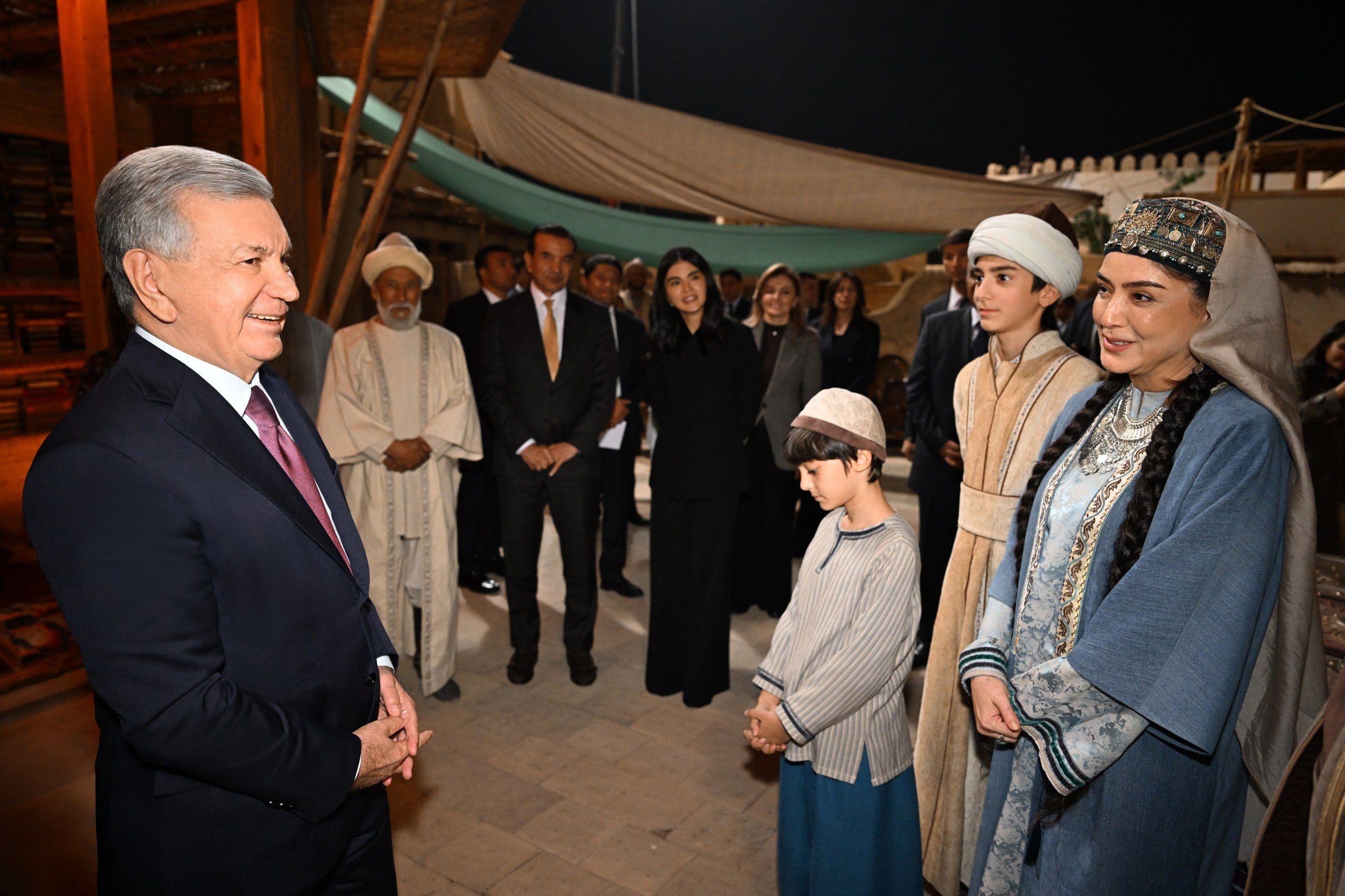 د ازبکستان ولسمشر د ابوعلي سینا په اړه د جوړېدونکي فلم له چارو لیدنه کړې