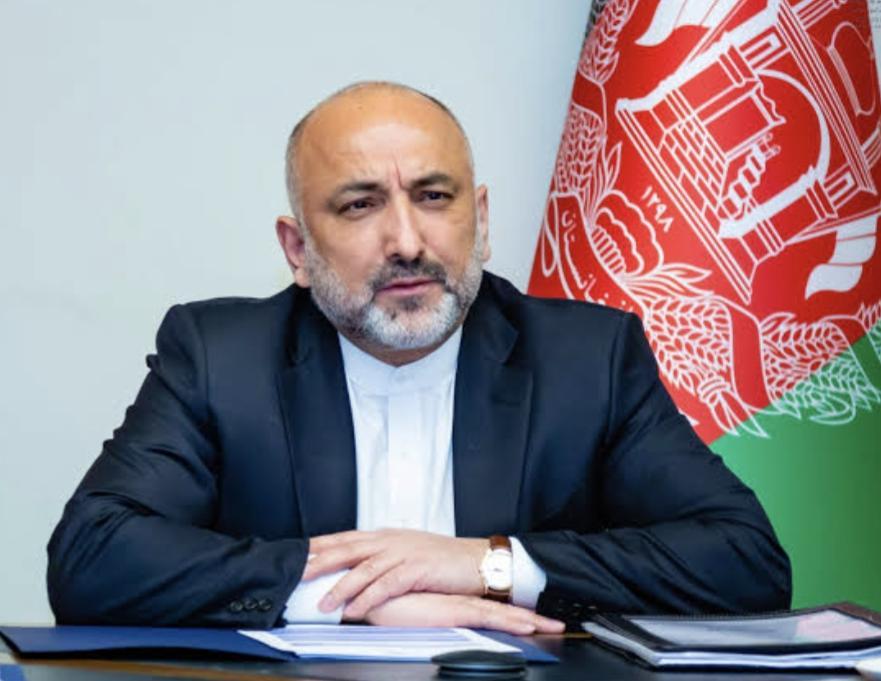 حنیف اتمر: د افغان ځوانانو د زده‌کړو حق باید د سیاست او شخړو قرباني نه شي