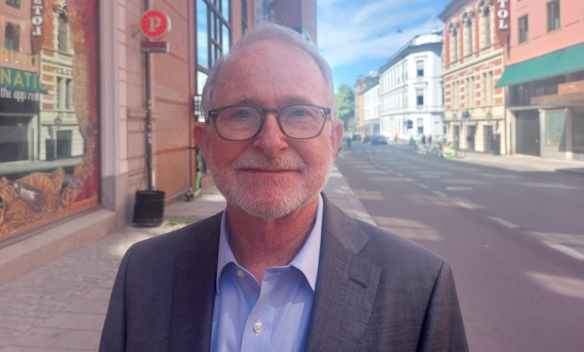 ریچارډ بېنېټ: په وسله‌والو ډلو کې د ماشومانو ګومارل پراخ ناورین دی