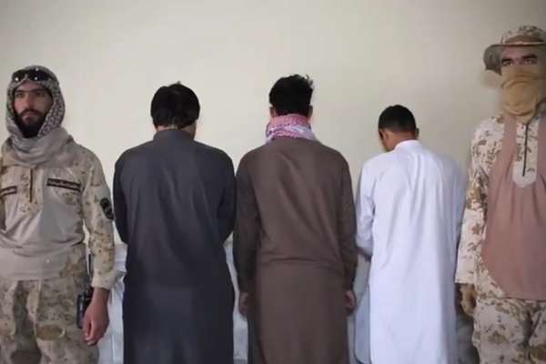 د طالبانو سرحدي پولیسو د درېیو کسانو د ناقانونه سفر مخه نیولې ده