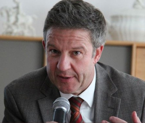 معاون یوناما: جلوگیری طالبان از کار زنان، مانع رسیدن کمک‌ها به افغان‌ها می‌شود