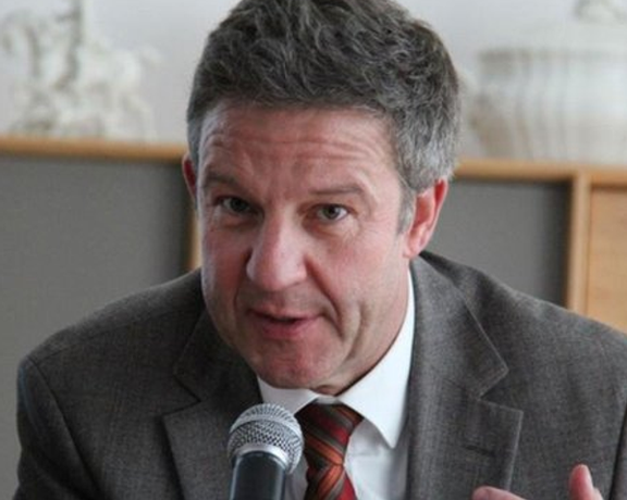 معاون یوناما: جلوگیری طالبان از کار زنان، مانع رسیدن کمکها به افغانها میشود