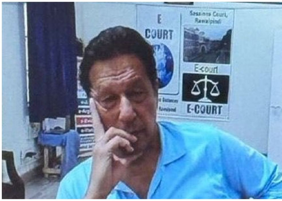 عمران خان: سر له نن څخه له اسټبلیشمینټ "پوځ" سره د خبرو دروزاې بندې دي