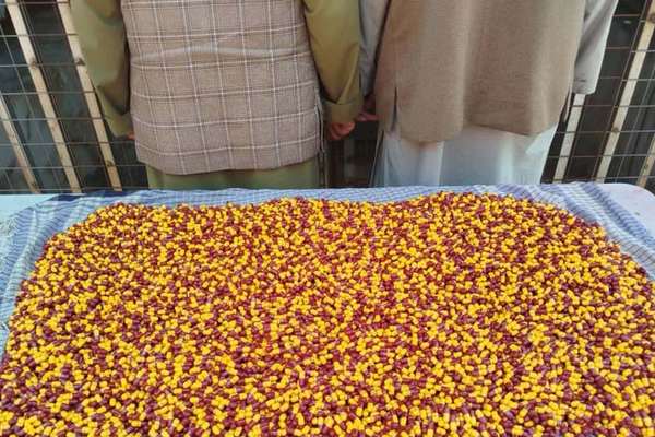 طالبان وايي په ننګرهار کې یې له دوو تنو څه باندې ۱۳ زره نشه يي ګولۍ نیولې
