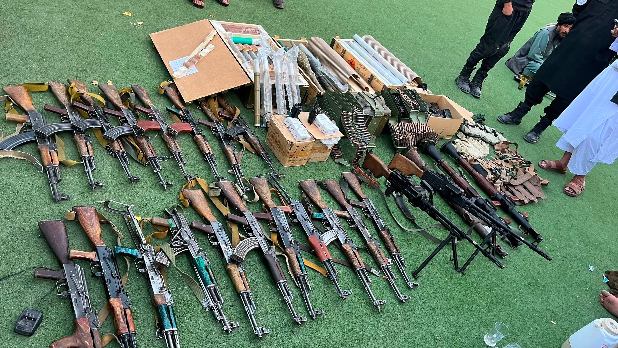 طالبانو په خاتم‌النبیین مدرسه کې د «وسلو او مهماتو» د موندلو خبر ورکړی