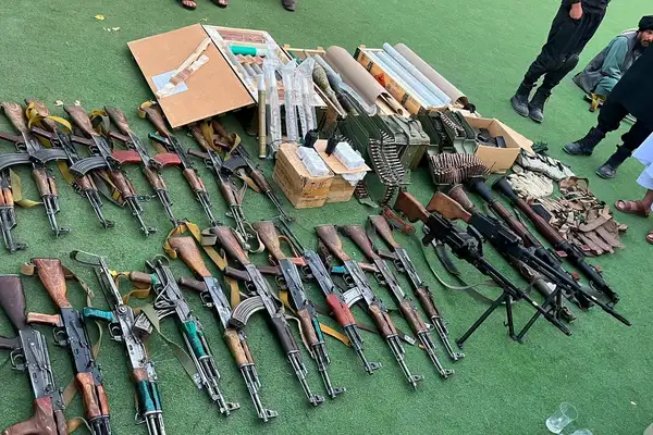 طالبانو په خاتمالنبیین مدرسه کې د «وسلو او مهماتو» د موندلو خبر ورکړی