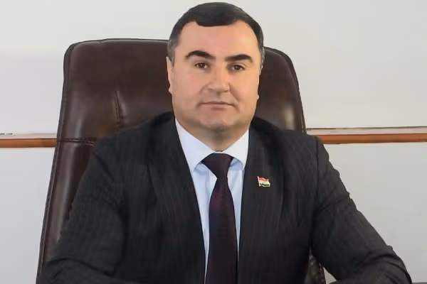 د تاجکستان د بدخشان ولایت د مشر جسد له افغانستان سره پر پوله د پنج سیند څخه وموندل شو