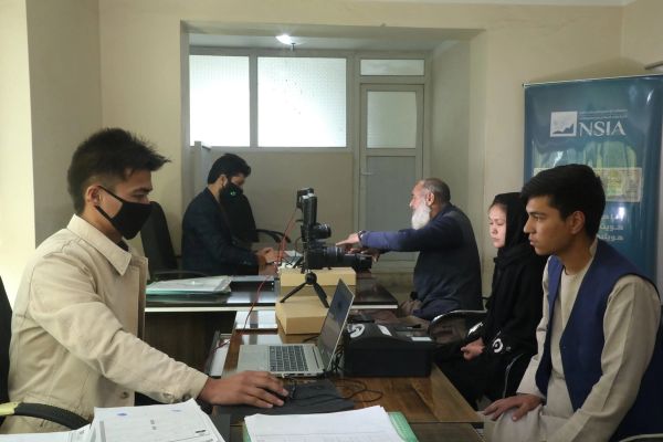 طالبان: په تېره یوه میاشت کې تر ۴ زرو ډېرو بهرمېشتو افغانانو د تابعیت تذکرې ترلاسه کړې