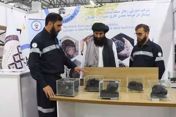 طالبان: په ترمذ کې د افغانستان او ازبکستان د سپکو صنایعو لومړنی ګډ نندارتون جوړ شوی