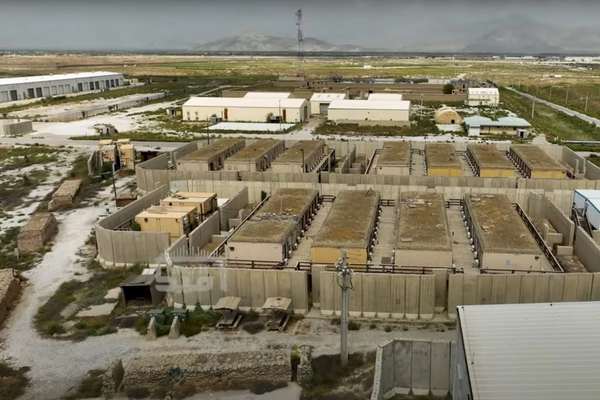 د بګرام هوايي ډګر طالب قومندانان: په بګرام کې یوازې طالبان دي، دلته هېڅ بهرنی نه شته